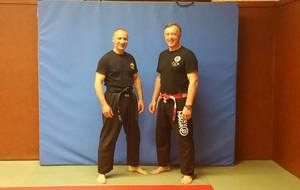 SPORTS DE COMBAT SELF-DEFENSE / KRAV MAGA COURS ARME DE POING