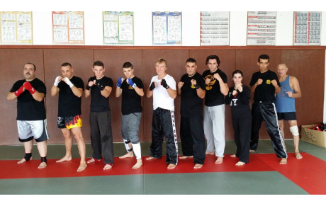 Karaté defense training : Entrainement pieds/poings