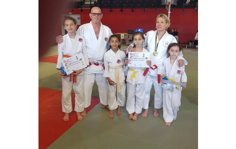 JUDO JU JITSU SELF DEFENSE  LES FILLES AU JUDO